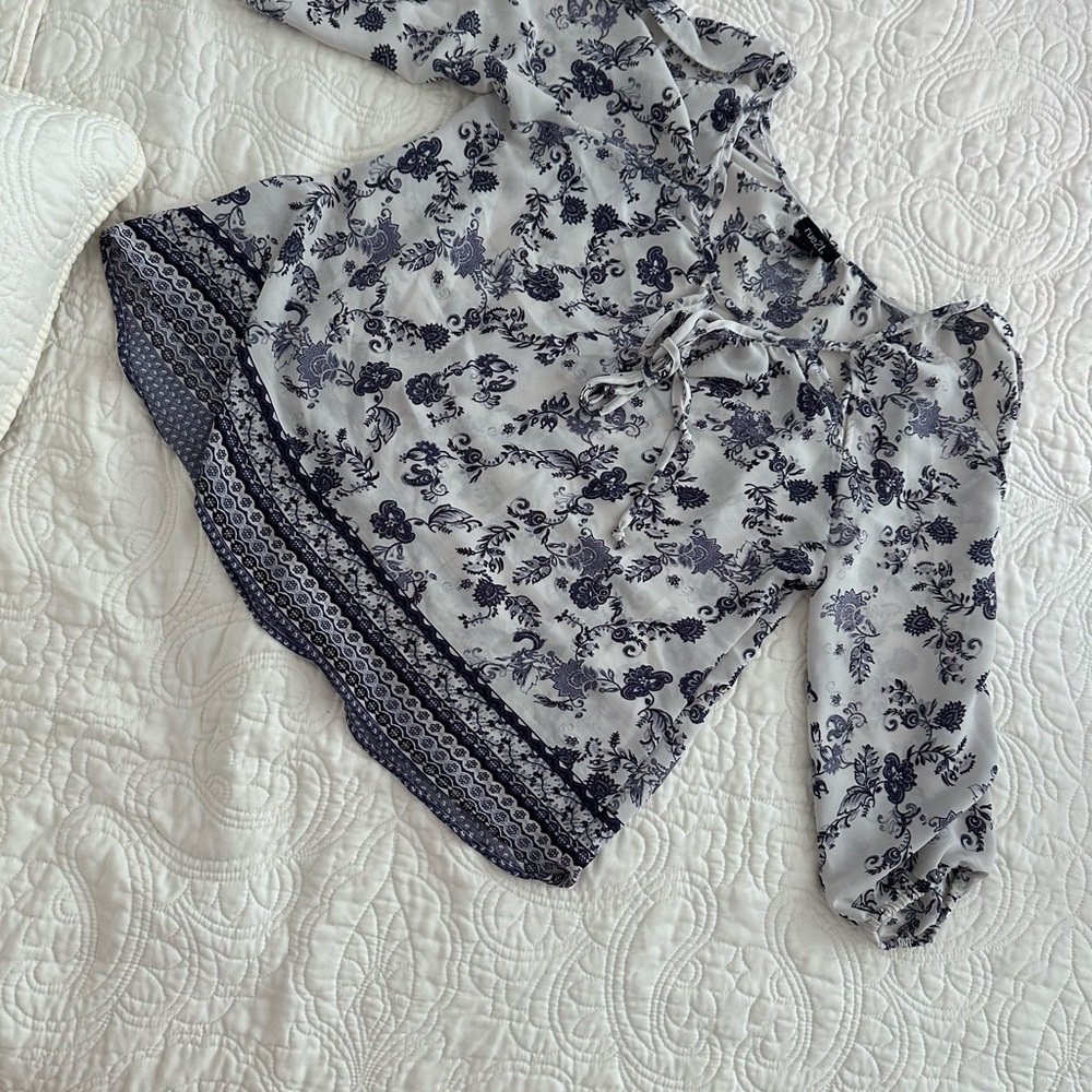 Rue21 White and Black Floral Tie-Front Peasant Blouse
